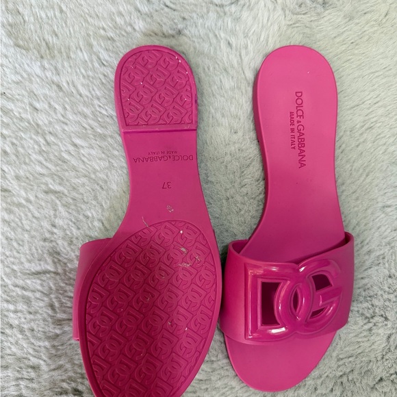 Dolce & Gabbana Vibrant Pink Patent Logo Slide Sandals - Picture 2 of 2